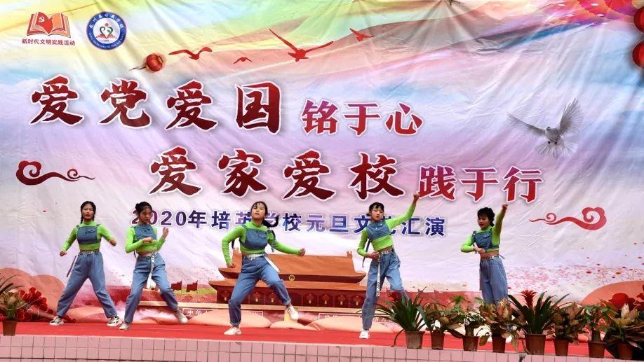 相亲盘子破两半怎么说？游戏画面